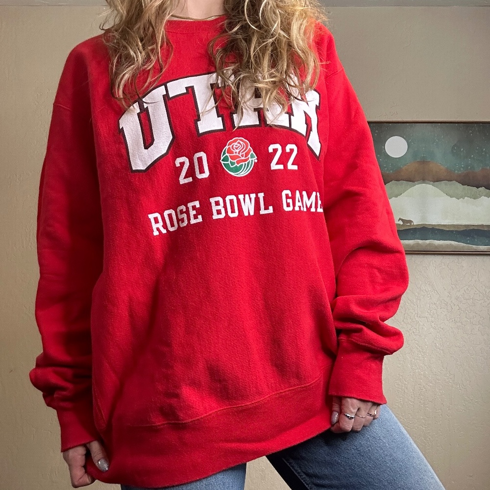 2022 Rose Bowl Crewneck Sweater, Champion Brand, XL, super comfy